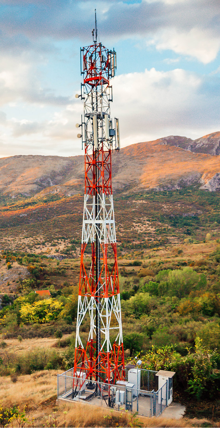 الريادة في خدمات الاتصالات والصيانة الرقمية